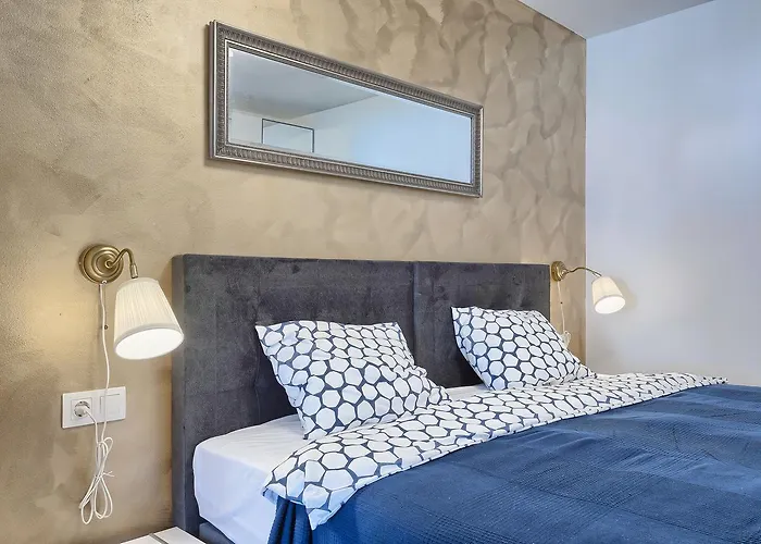 Πανσιόν Luxury Flats In Centre Πούλα