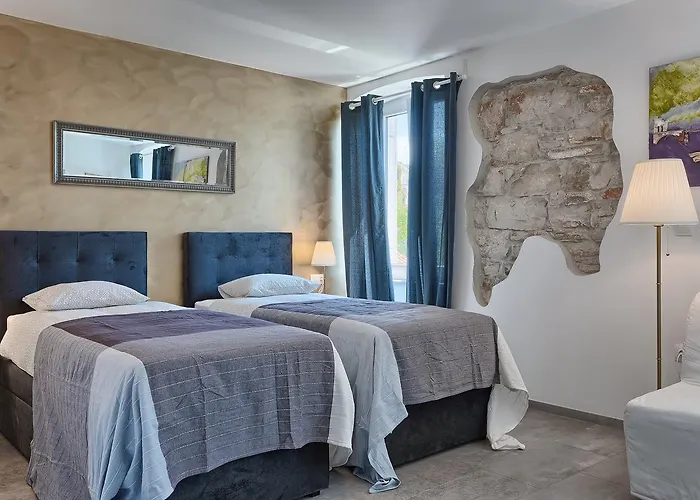 게스트하우스 Luxury Flats In Centre 3*