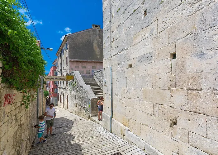 Πανσιόν Luxury Flats In Centre 3*