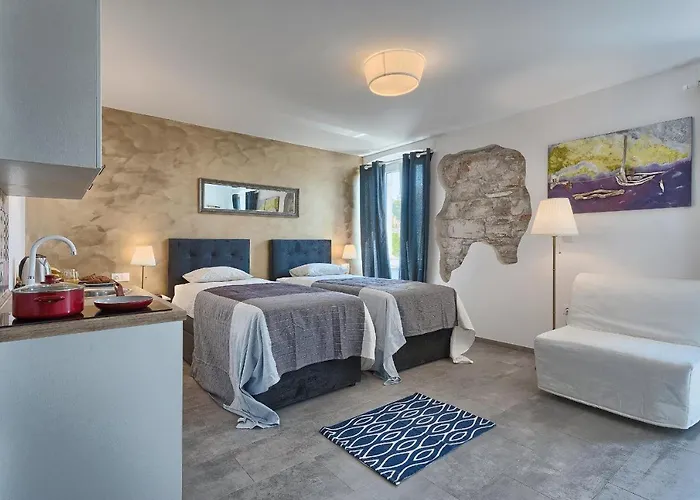 Luxury Flats In Centre 게스트하우스 3*