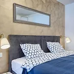 Πανσιόν Luxury Flats In Centre Πούλα